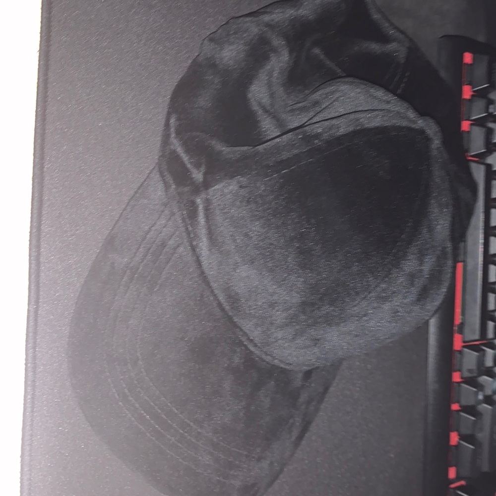 PublicOpinion Velvet Hat